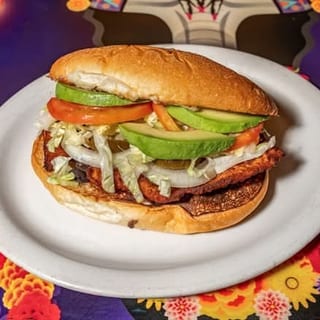 Torta Pechuga De Pollo / Grilled Chicken Breast Torta