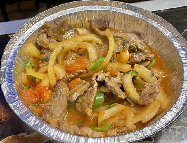 Platillo De Bistec a la Mexicana / Mexican Style Steak.