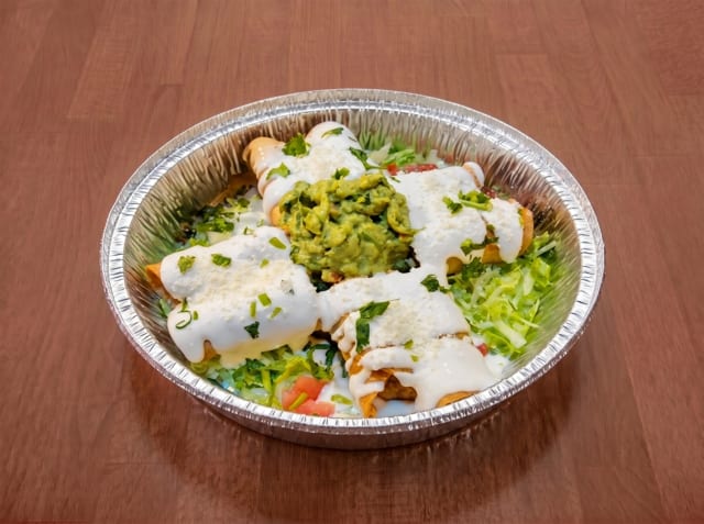 Taco Dorado De Tinga