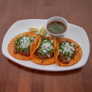 3 Porciones De Tacos De Birria Con Consomé / 3 Pieces of Birria Tacos with Consomme